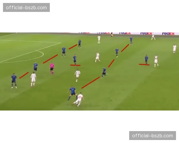 卡利亚里为保级演练“杀手锏”,新定位球战术在训练中效果显著 卡利亚里为保级演练“杀手锏”,新定位球战术在训练中效果显著