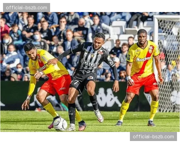 图卢兹2-1逆转战胜斯特拉斯堡，两球均来自下半场后半段对手体能节点